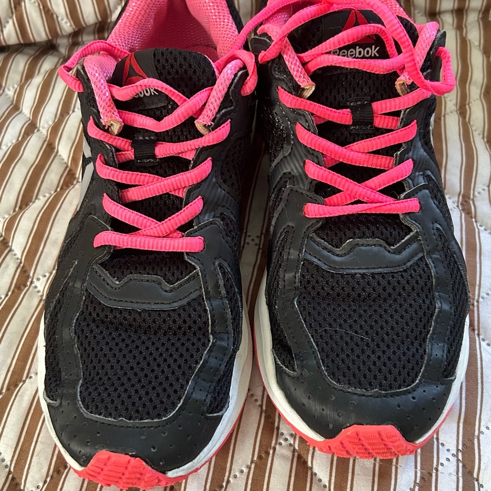Reebok shoes black and pink size 7